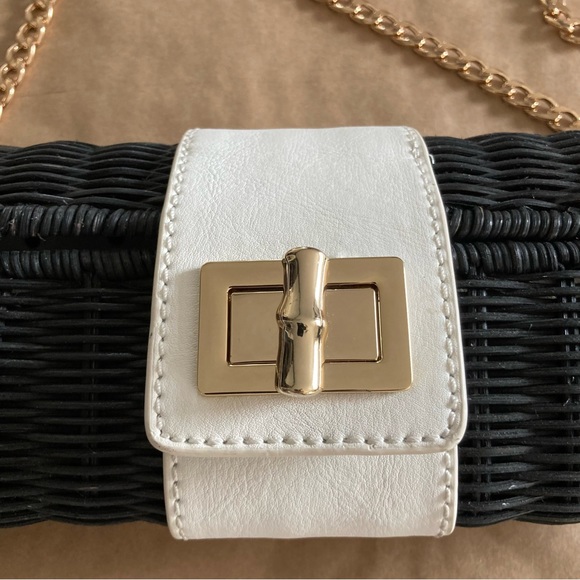 Talbots Rattan and Leather Crossbody Purse with Chain Strap Black White Gold - Picture 3 of 9